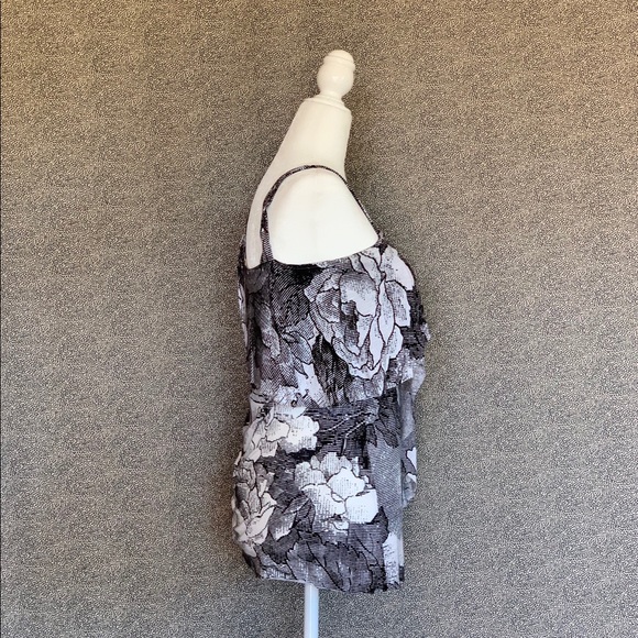 🖤 Asymmetrical Shoulder Top with B&W Print 🖤 - Picture 2 of 4